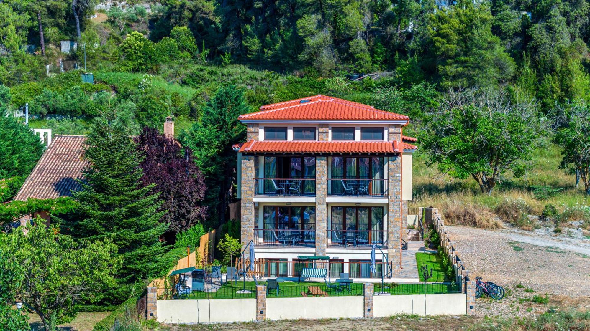 Penelope Luxury Suites Fourka Ngoại thất bức ảnh