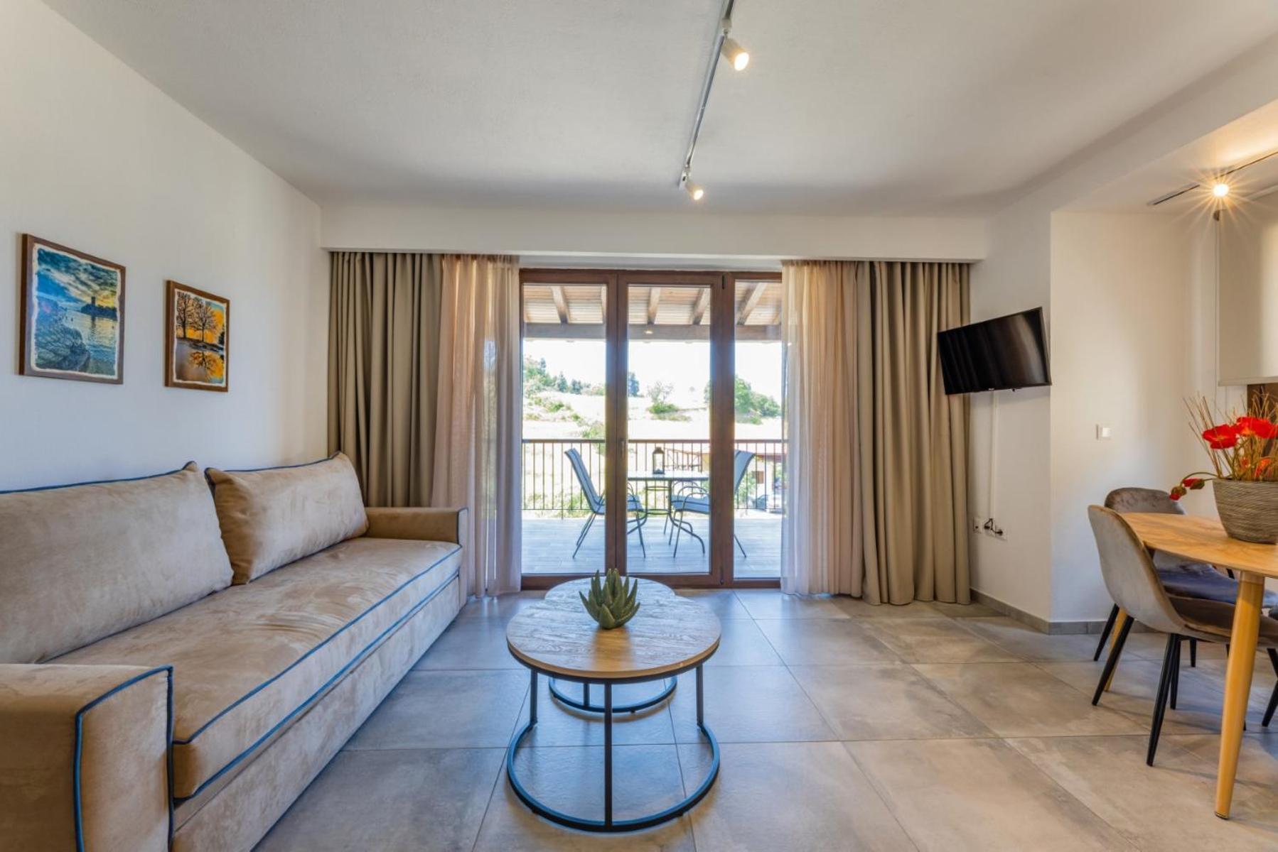 Penelope Luxury Suites Fourka Ngoại thất bức ảnh