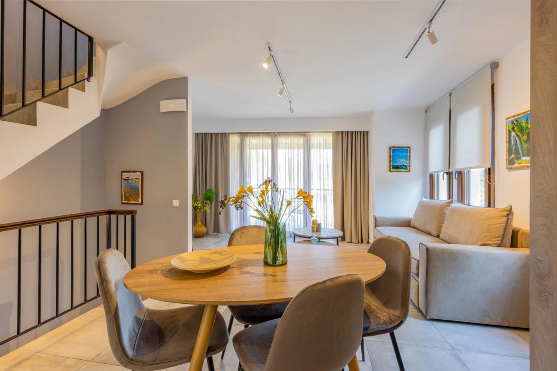 Penelope Luxury Suites Fourka Ngoại thất bức ảnh