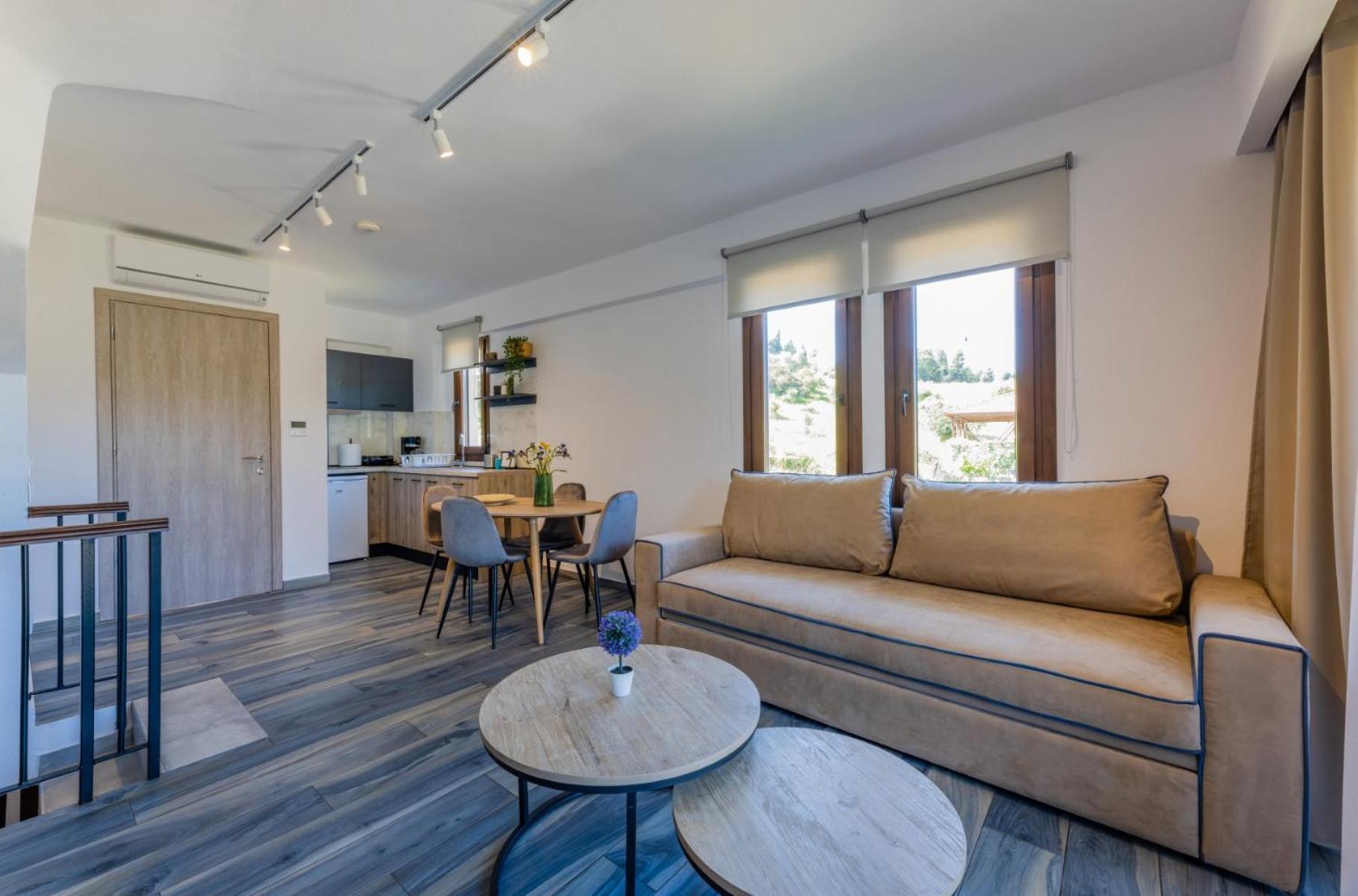 Penelope Luxury Suites Fourka Ngoại thất bức ảnh